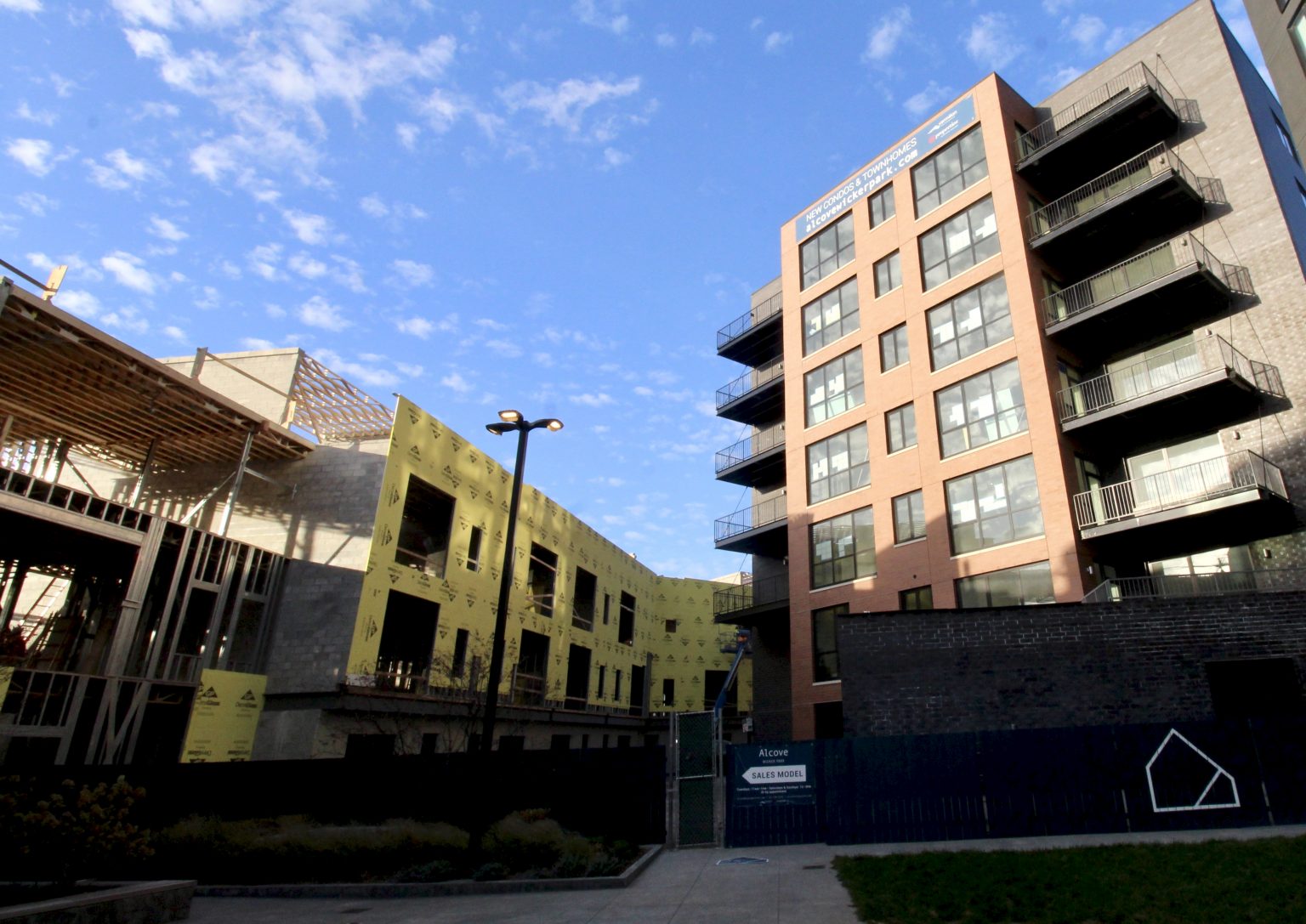 Townhouses Phase of Alcove Wicker Park Tops Out at 1650 W Division