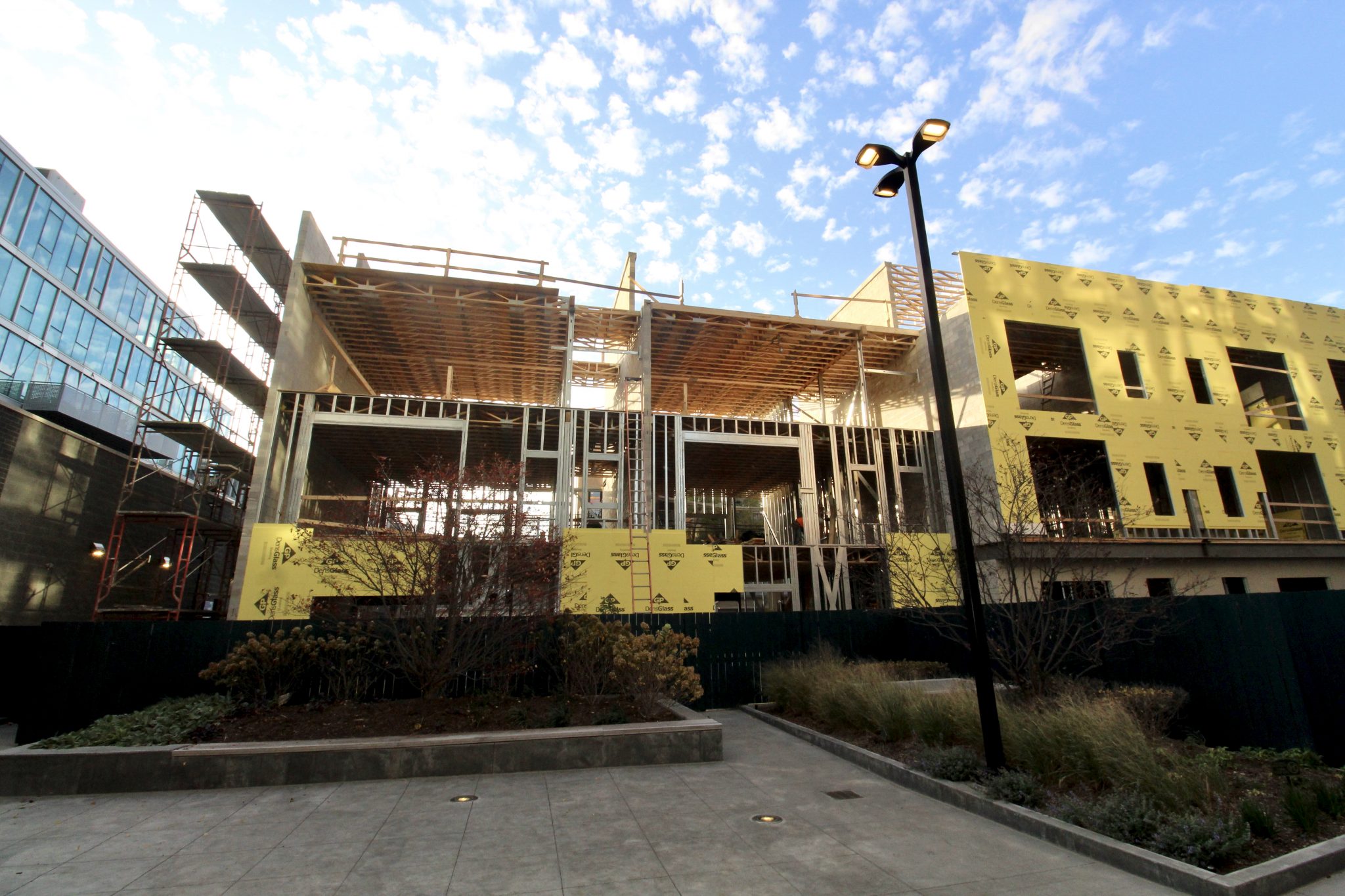 Townhouses Phase of Alcove Wicker Park Tops Out at 1650 W Division