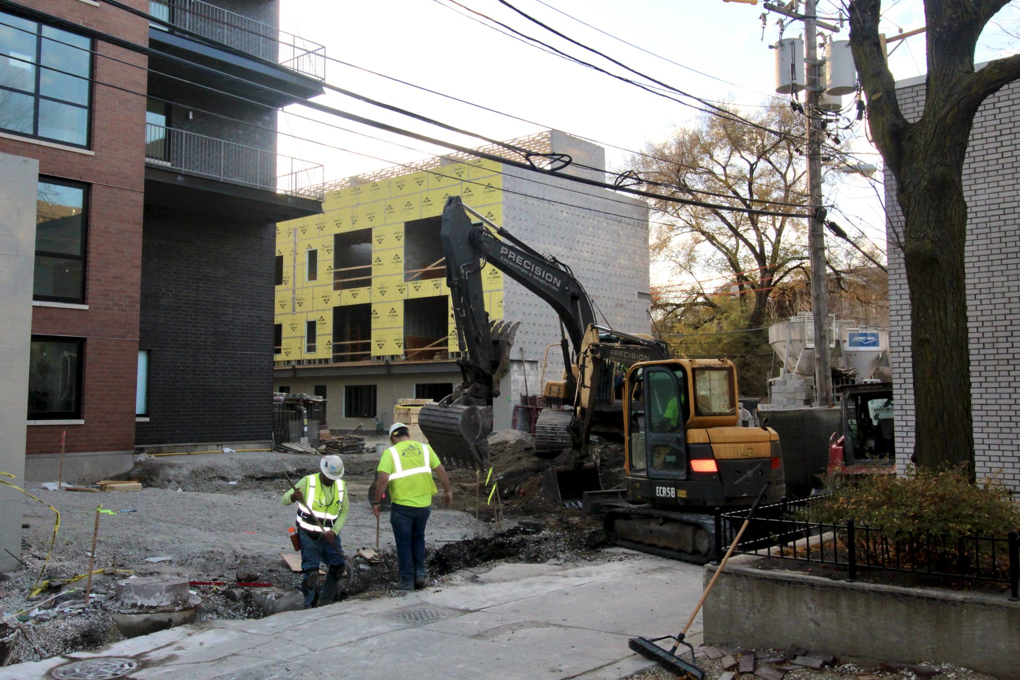 Townhouses Phase of Alcove Wicker Park Tops Out at 1650 W Division
