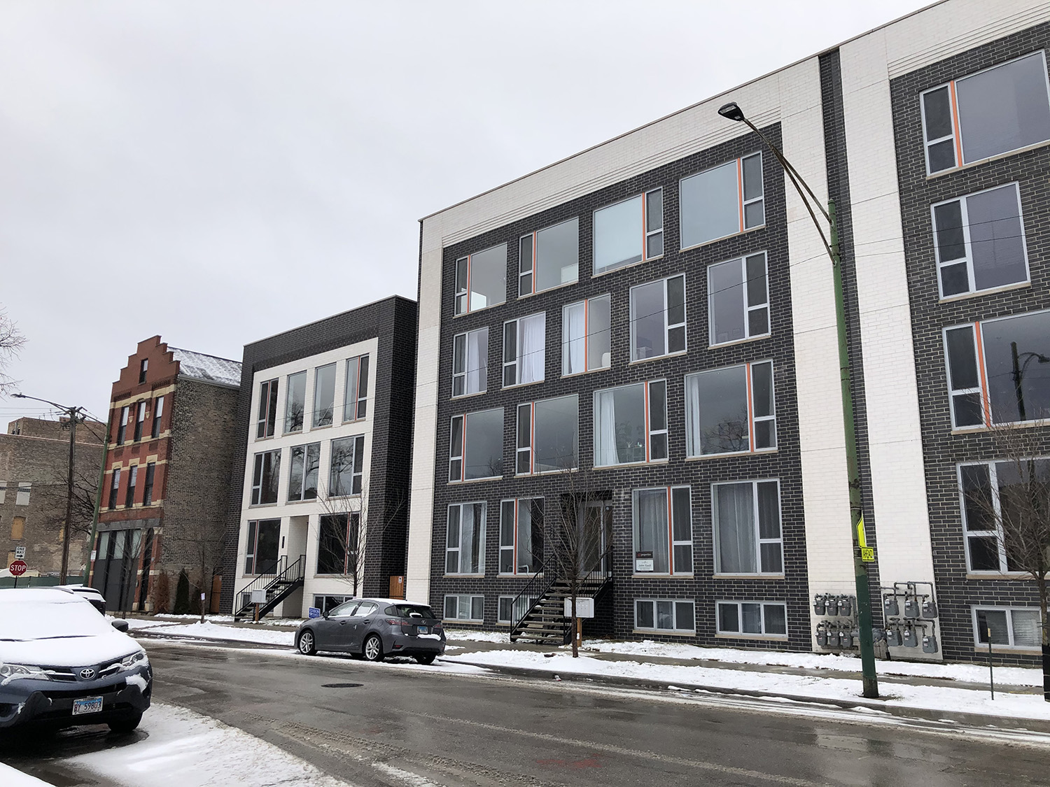 826 and 832 W Cullerton Street at PLSN Condos. Image by Lukas Kugler