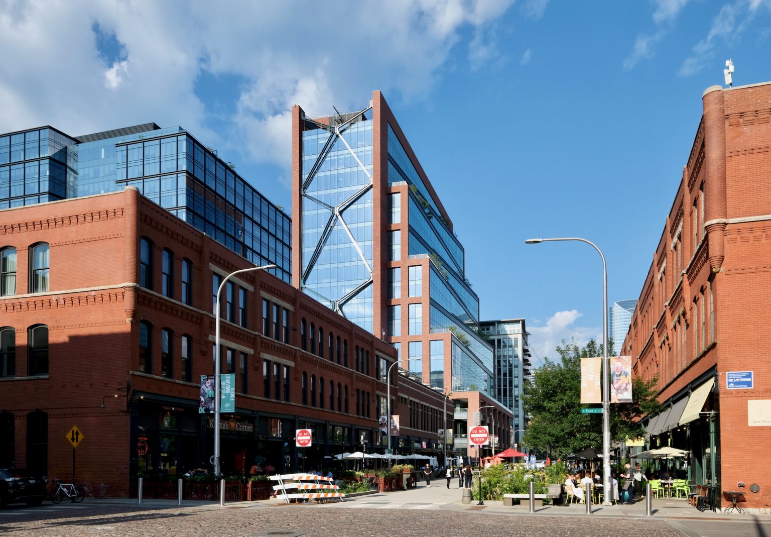 Interior and Landscaping Work Wraps Up at 800 W Fulton Market in the ...