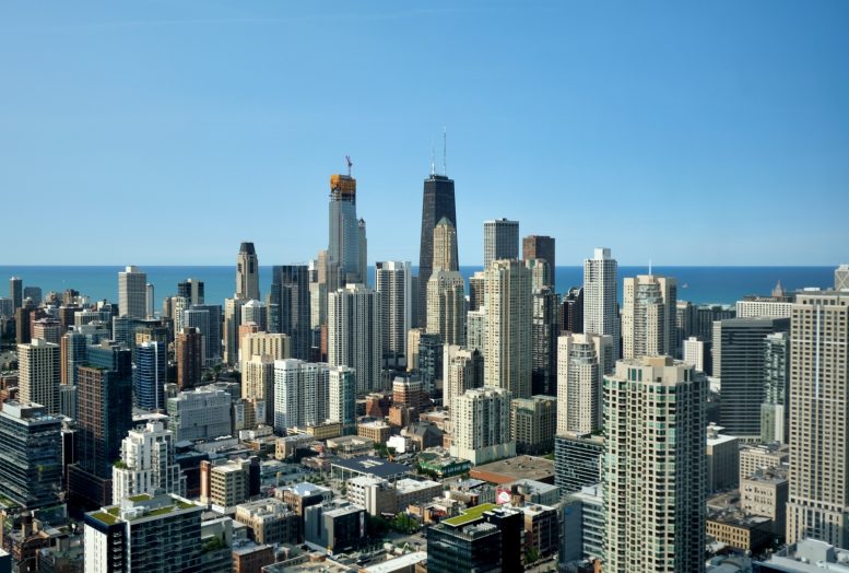 One Chicago's East Tower Tops Out in River North - Chicago YIMBY