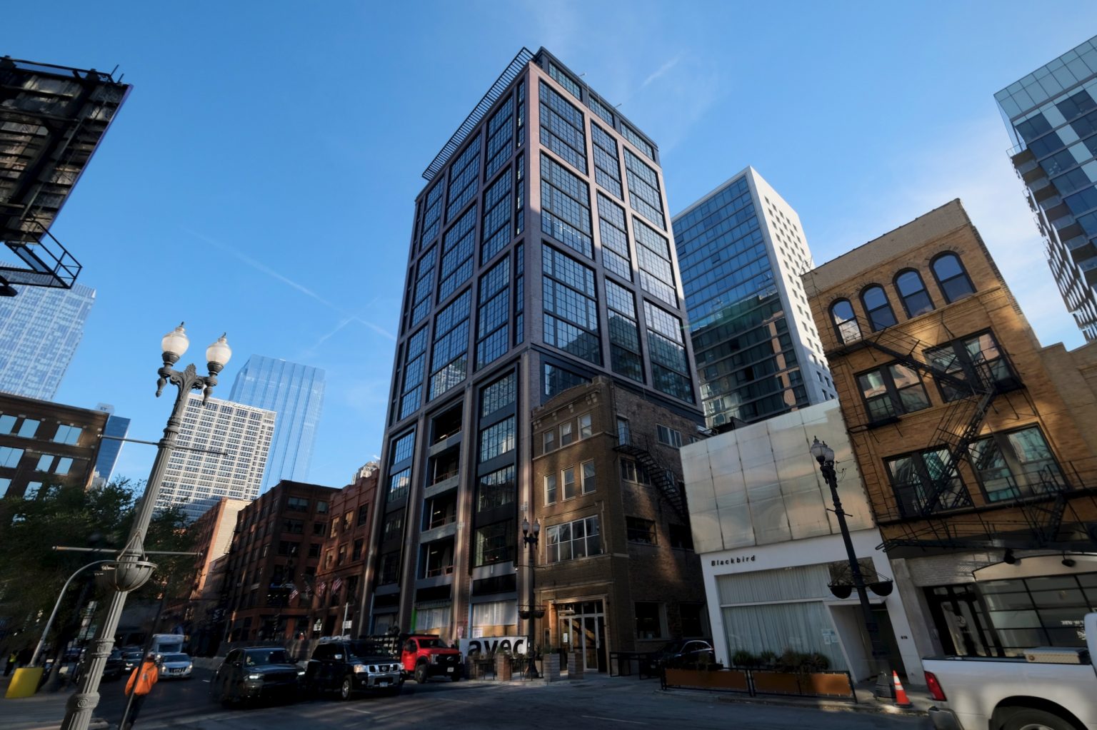 609 W Randolph Street Awaits Final Truss Pieces in West Loop Gate ...