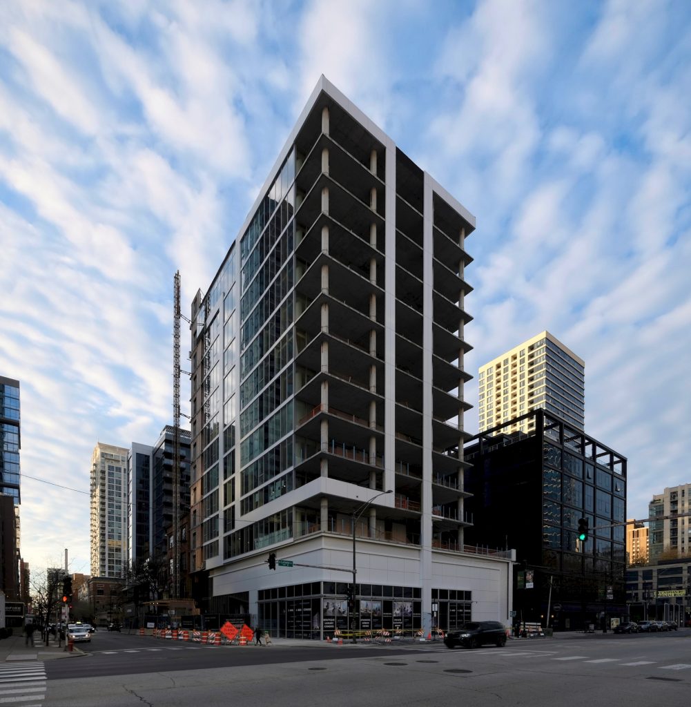 River North's 142 W Erie Finalizes Construction as Chicago 27th Tallest ...