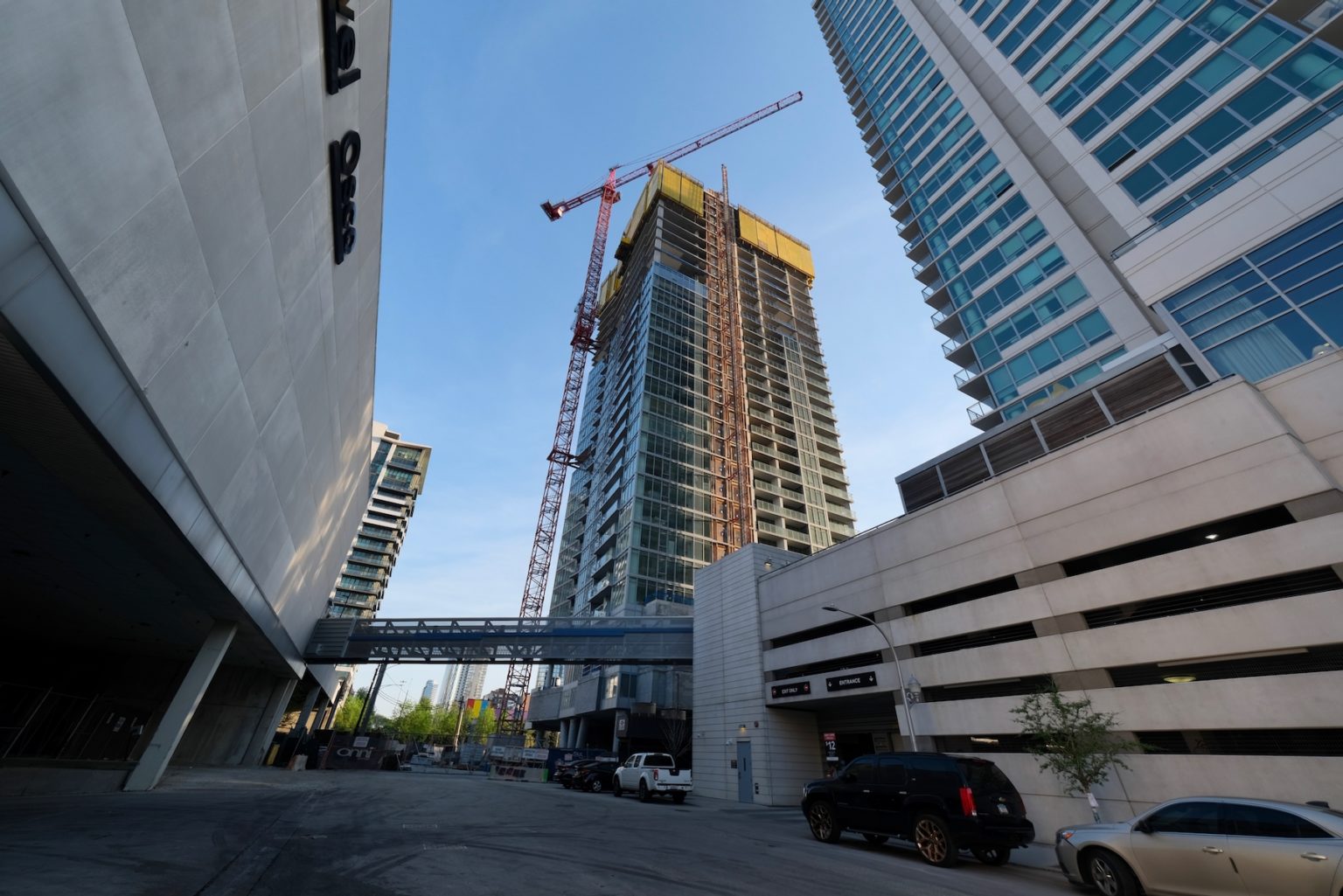 354 N Union Avenue Surpasses Neighboring K2 Apartments in Fulton River