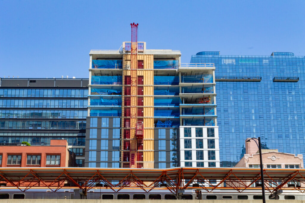 Glazing nears top of residential tower at 633 S. LaSalle Street in ...