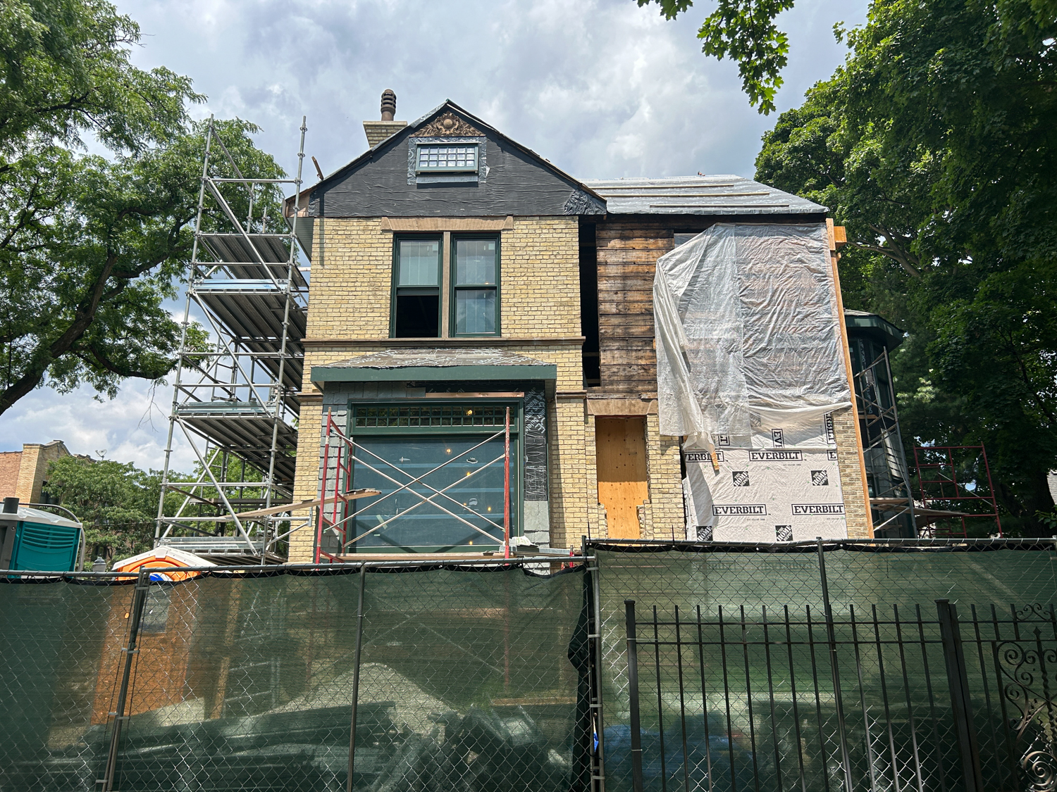 1054 W Oakdale Avenue renovation