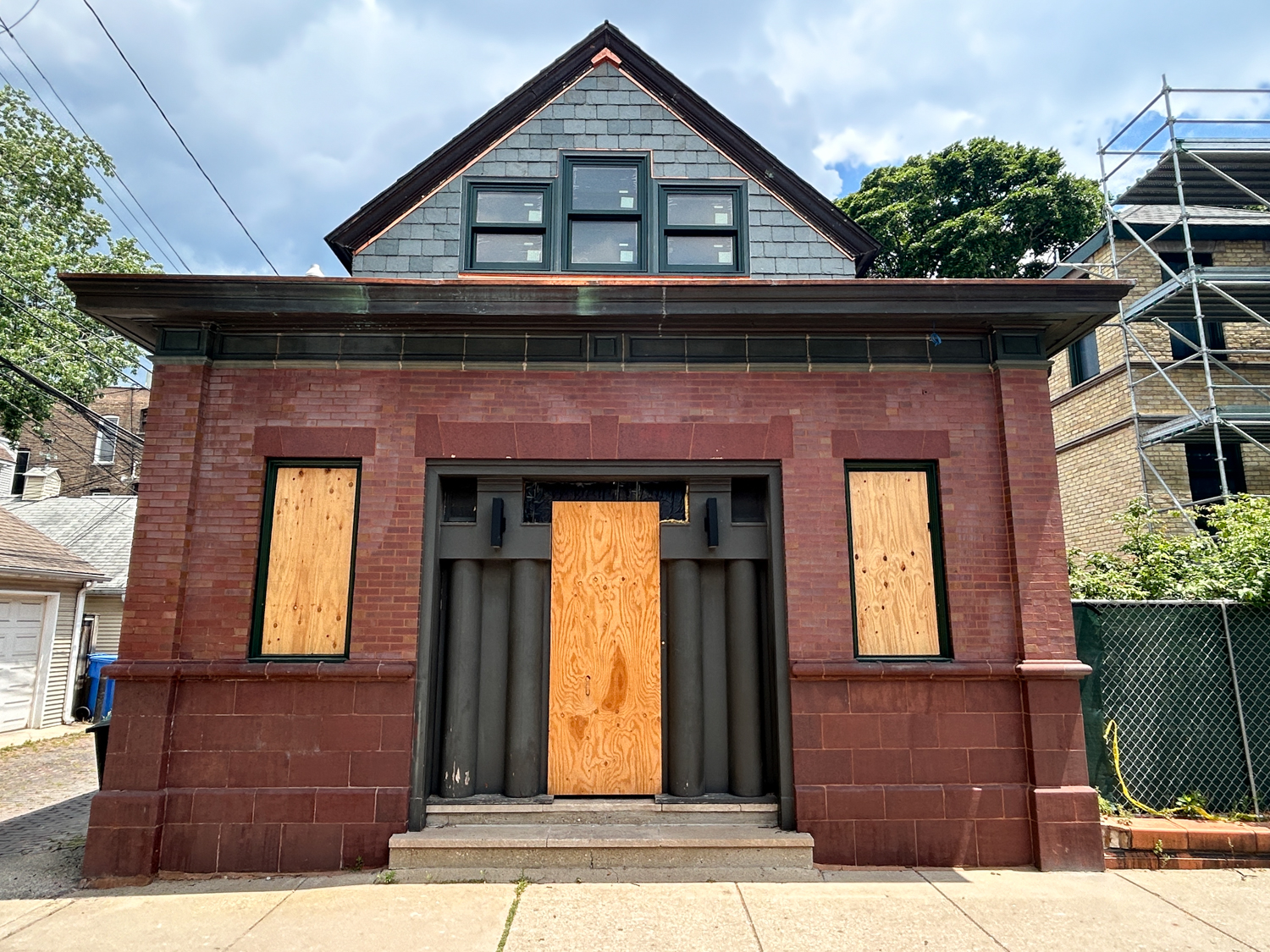 1054 W Oakdale Avenue renovation