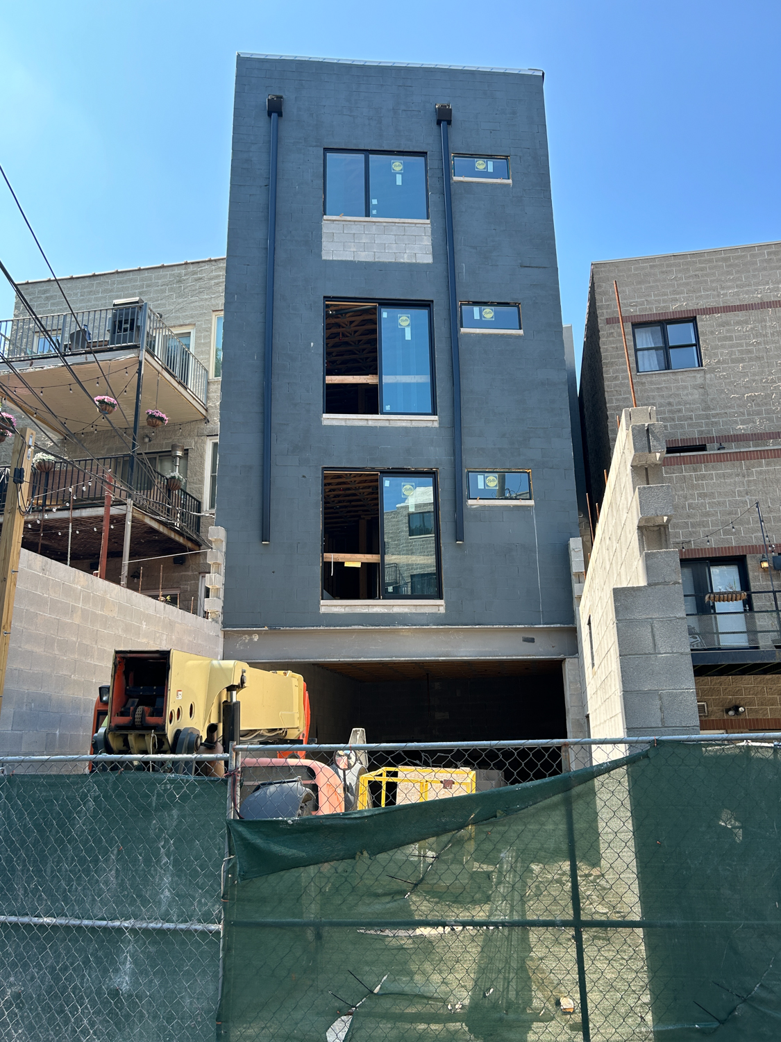 Exterior work is nearing completion for a new condominium building coming to 2923 North Southport Avenue in Lake View.