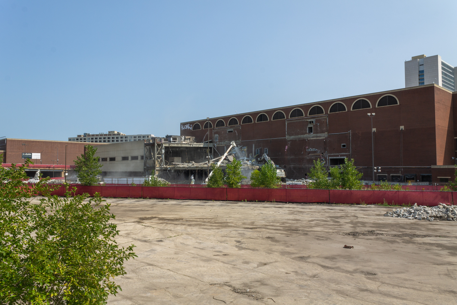 Demolition of the Chicago Tribune Freedom Center begins