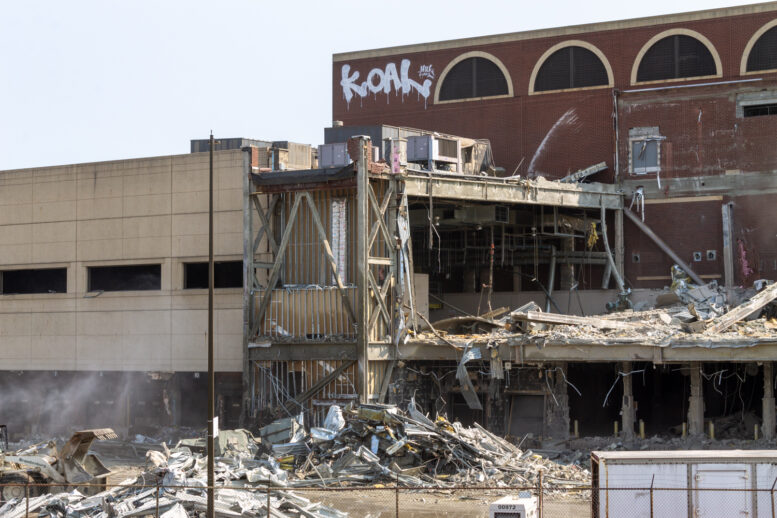 Demolition of the Chicago Tribune Freedom Center begins