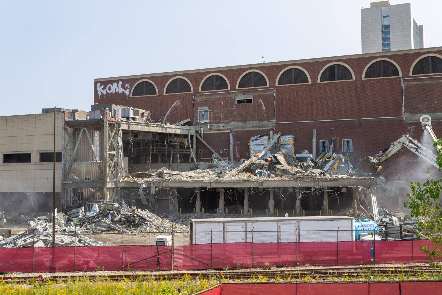 Demolition of the Chicago Tribune Freedom Center begins