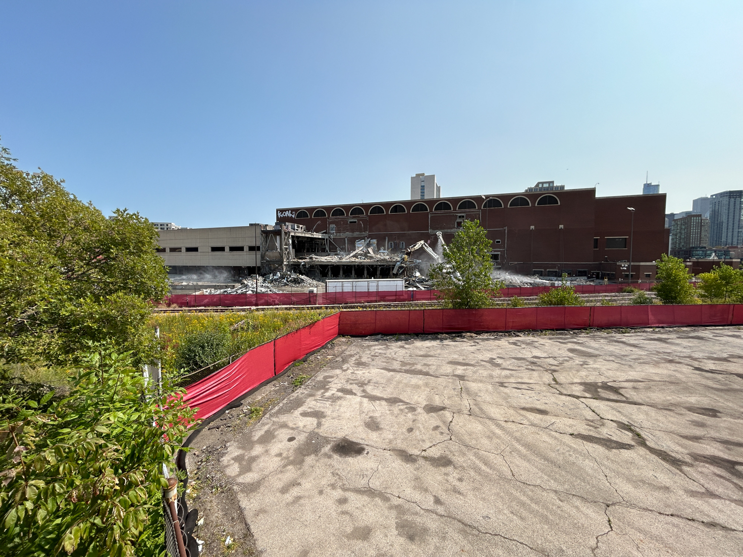 Demolition of the Chicago Tribune Freedom Center begins