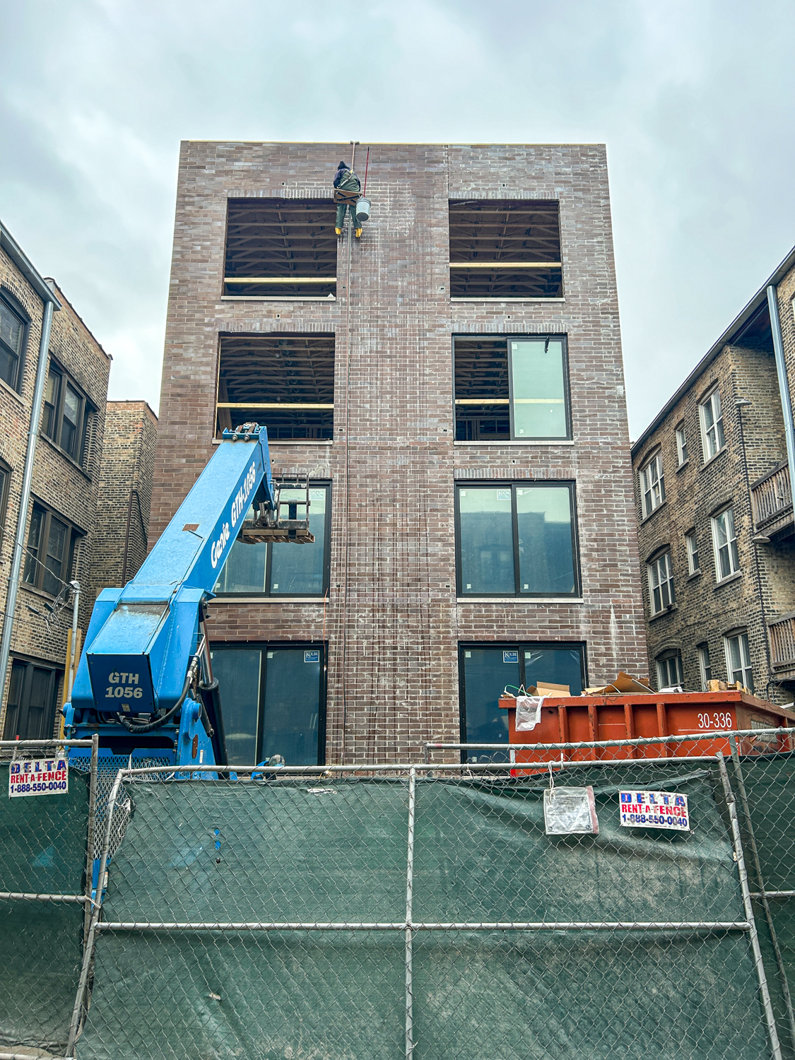 904 West Dakin Street apartment construction