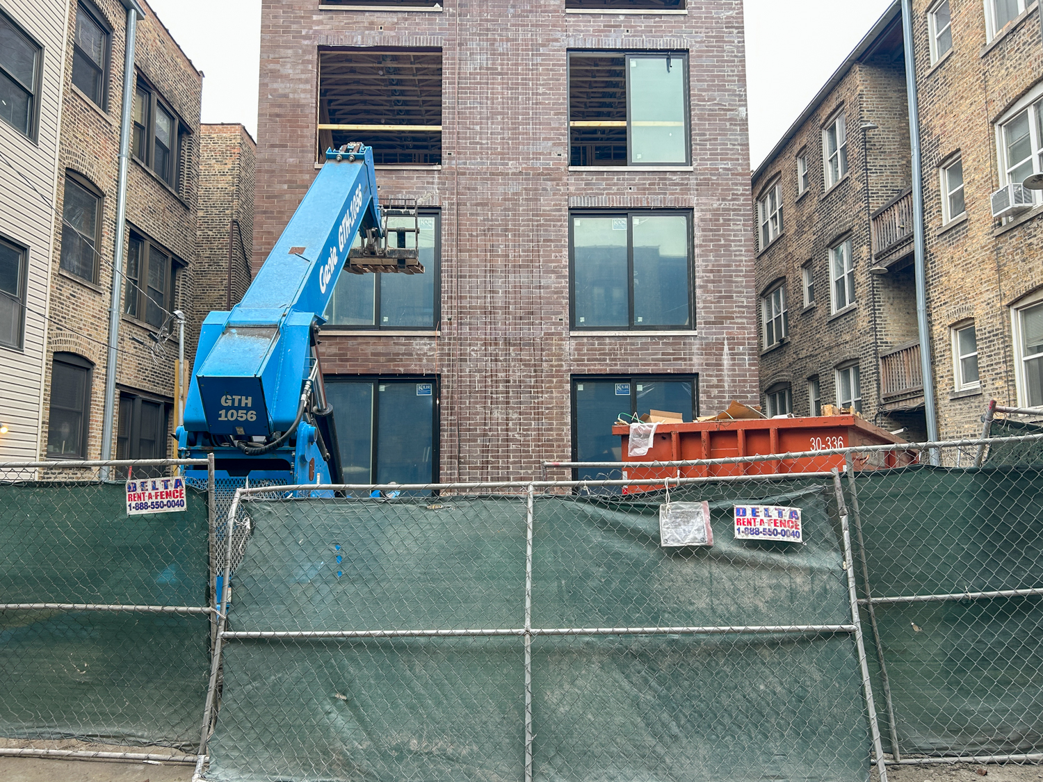 904 West Dakin Street apartment construction