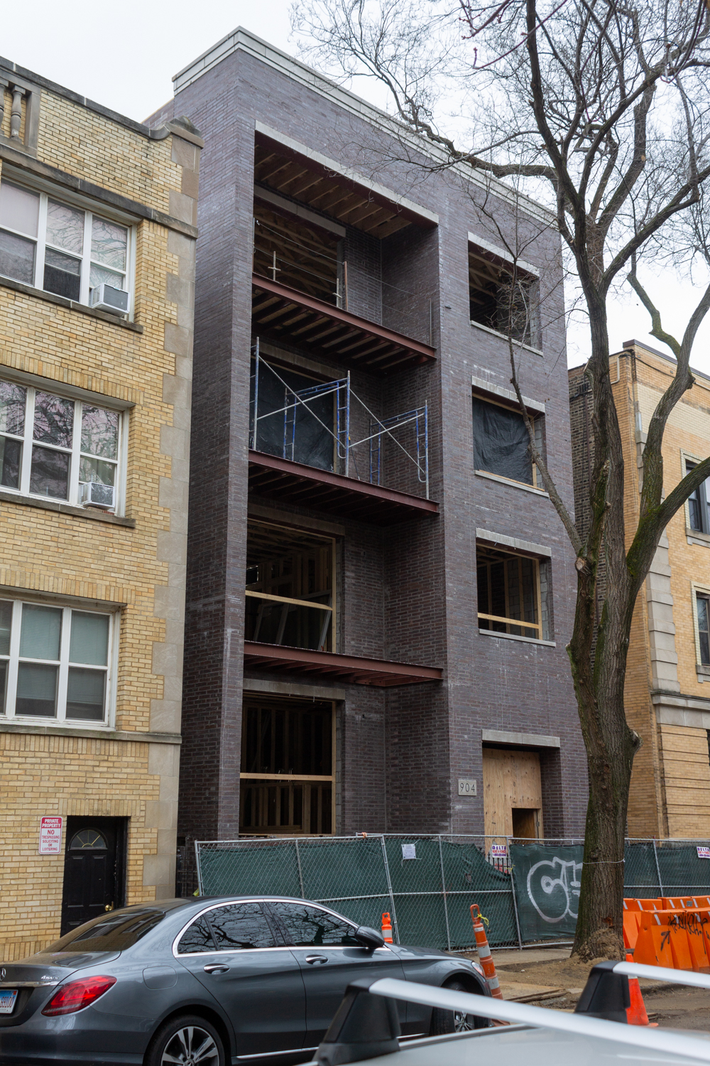 904 West Dakin Street apartment construction