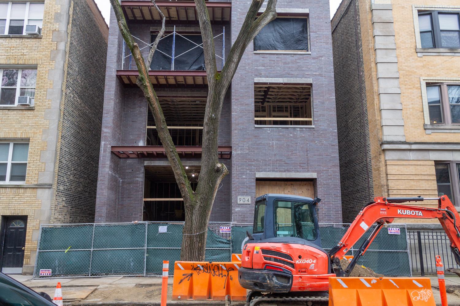 904 West Dakin Street apartment construction