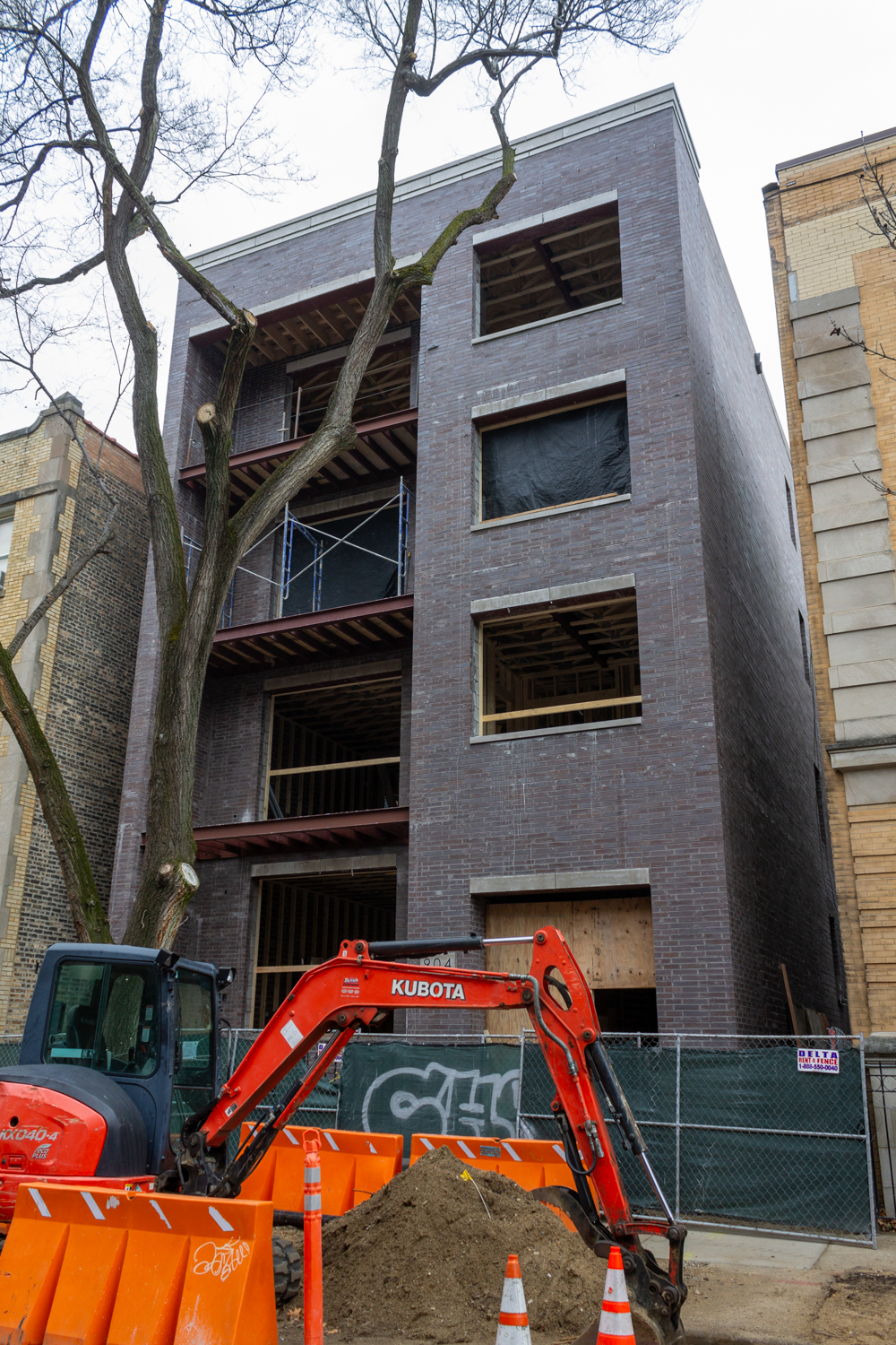 904 West Dakin Street apartment construction