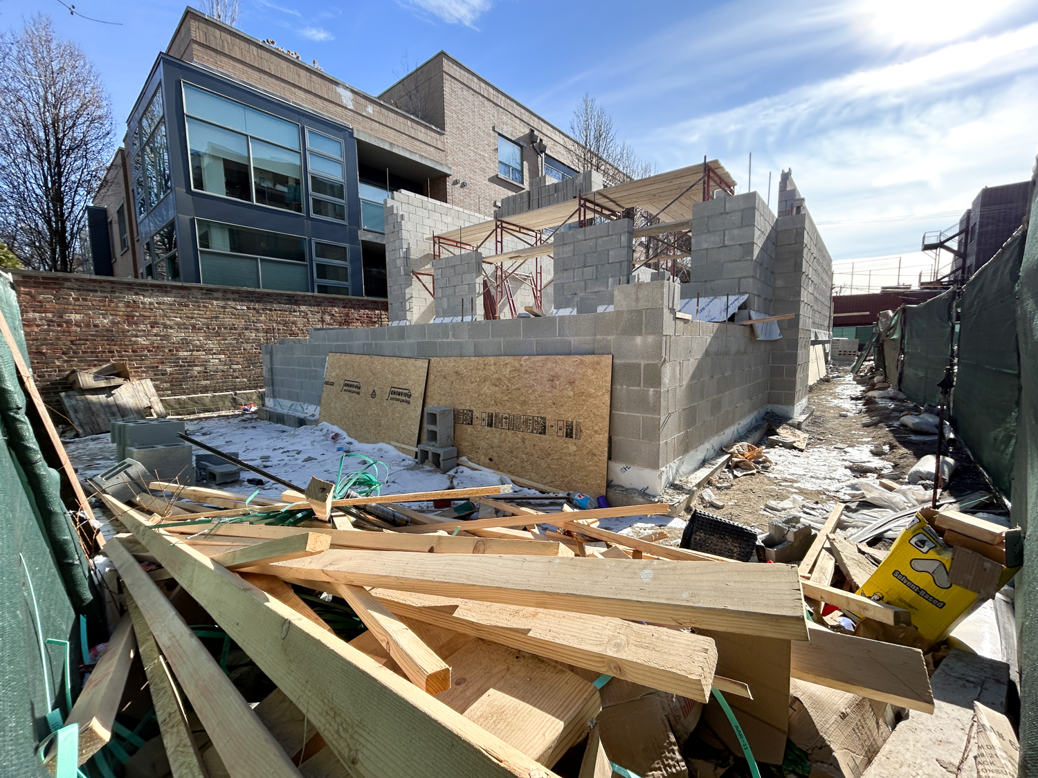 1313 West Wrightwood Avenue construction