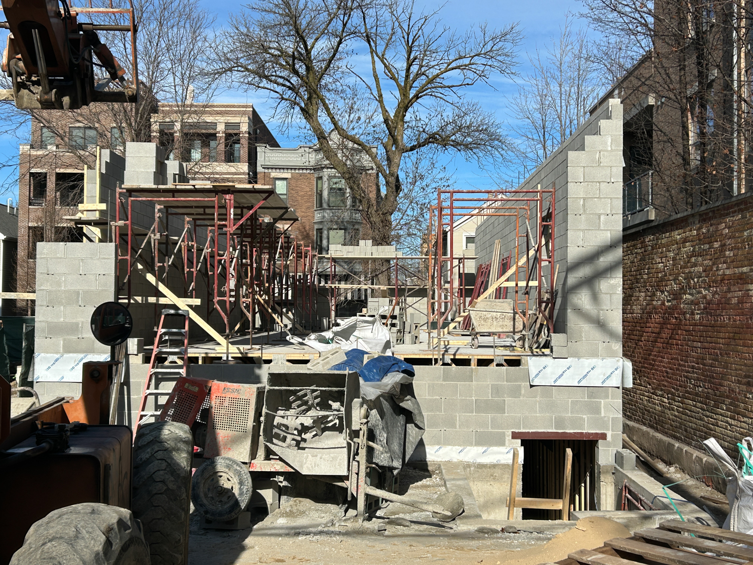 1313 West Wrightwood Avenue construction