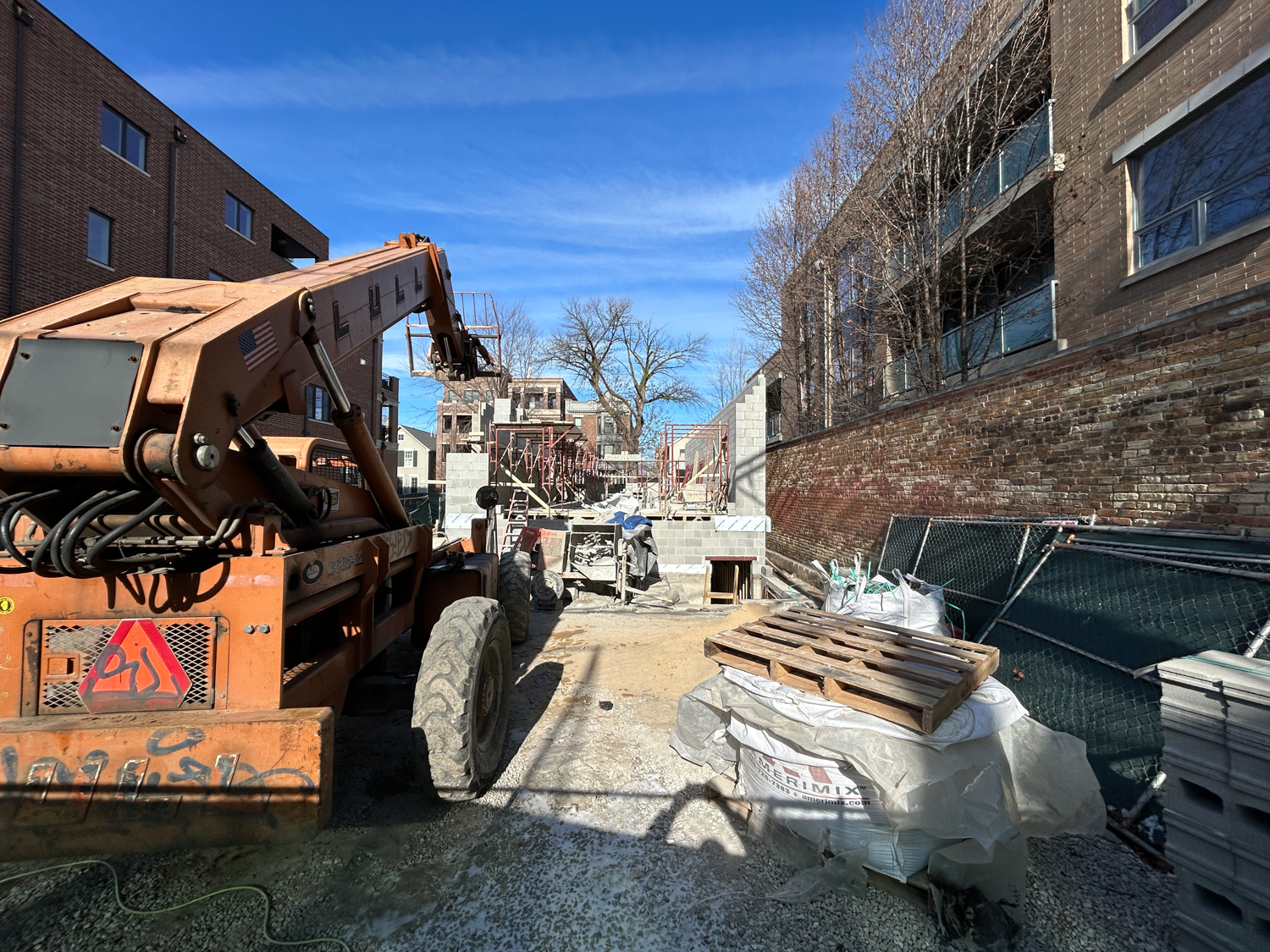 1313 West Wrightwood Avenue construction