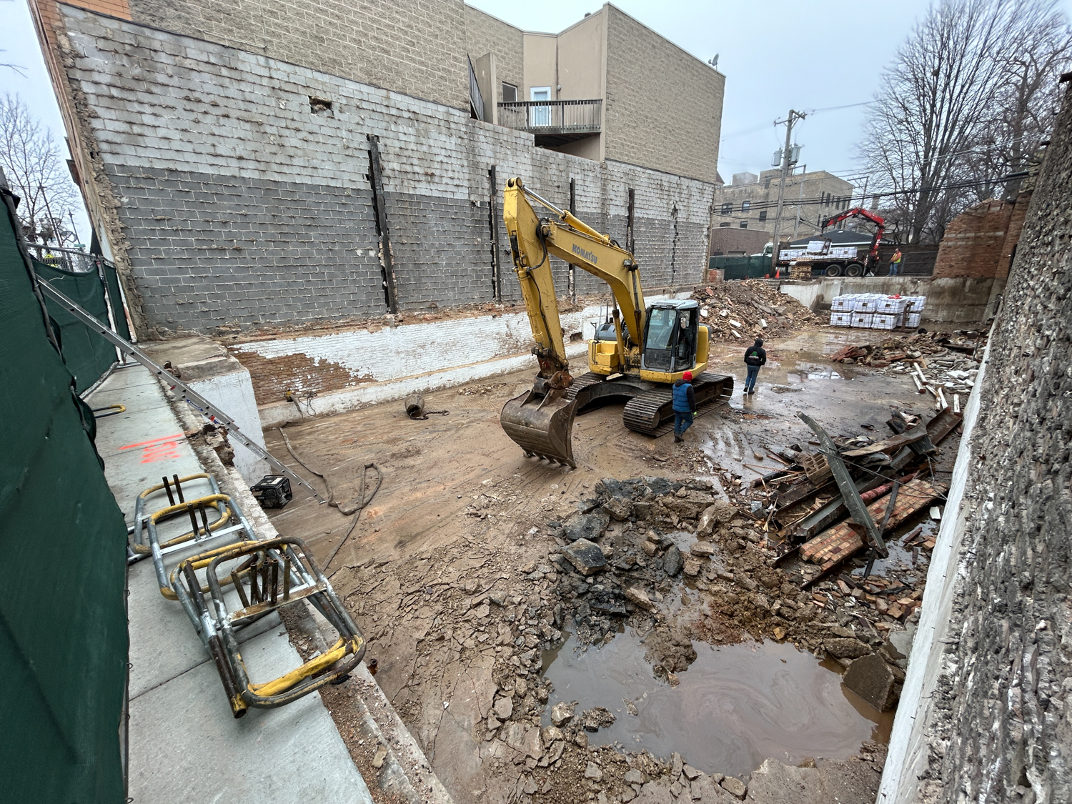 1950 West Lawrence Avenue construction