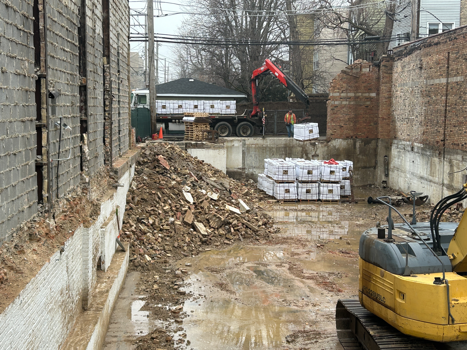 1950 West Lawrence Avenue construction