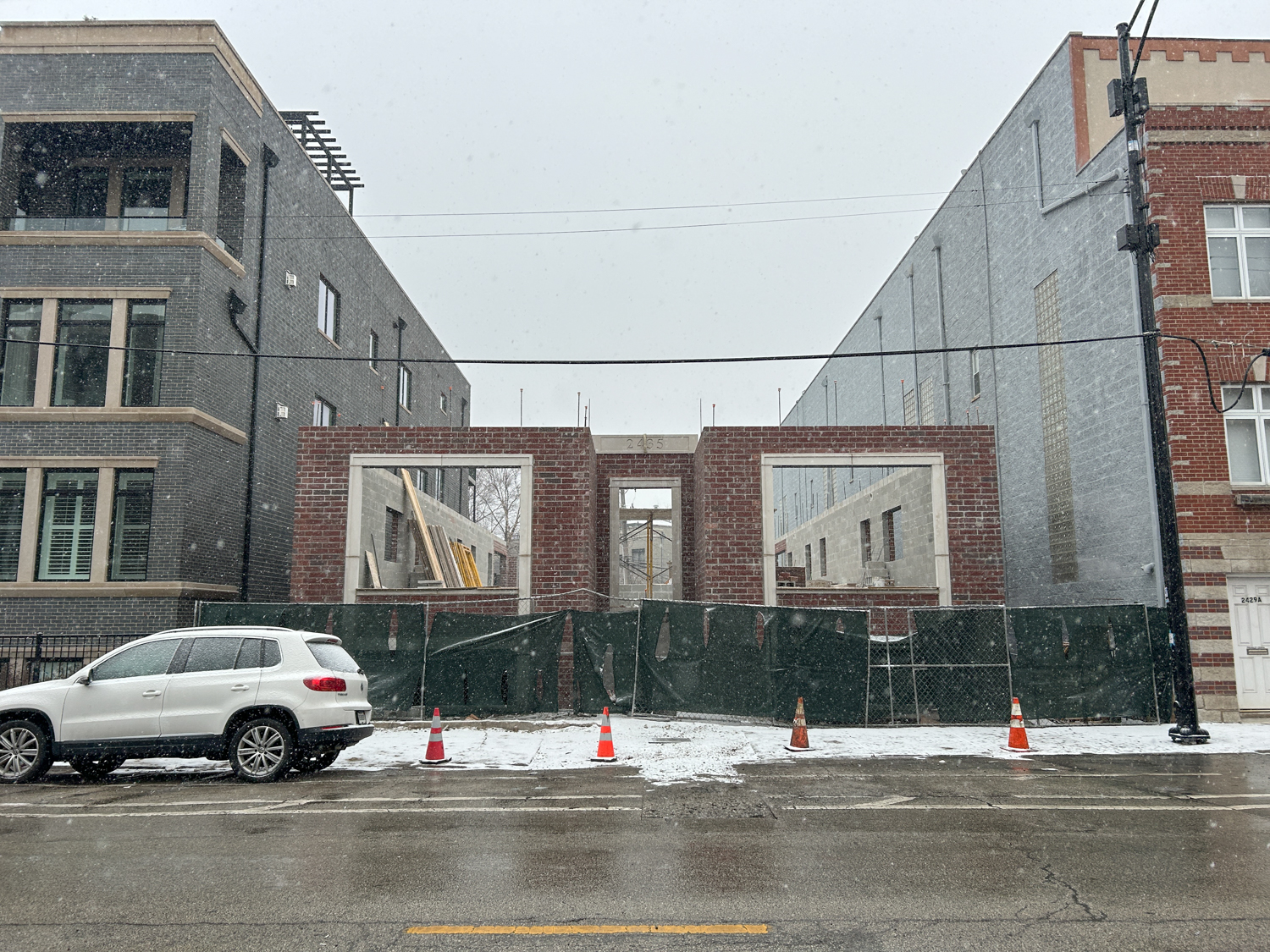 2435 North Clybourn Avenue construction