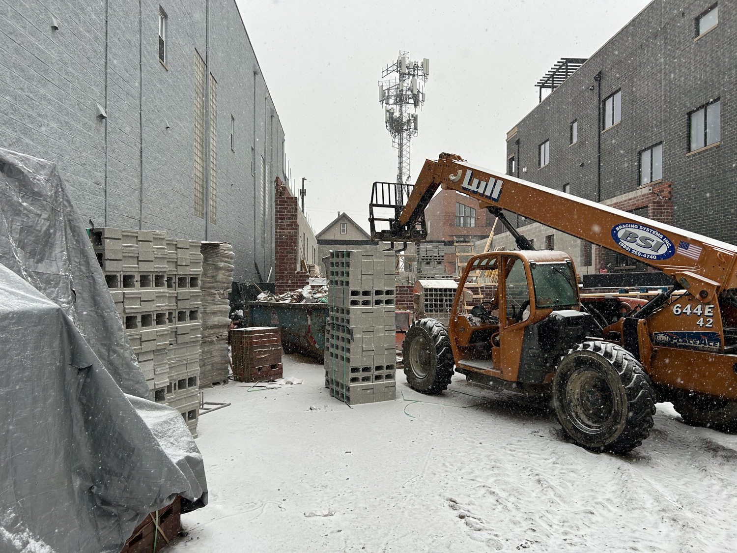 2435 North Clybourn Avenue construction