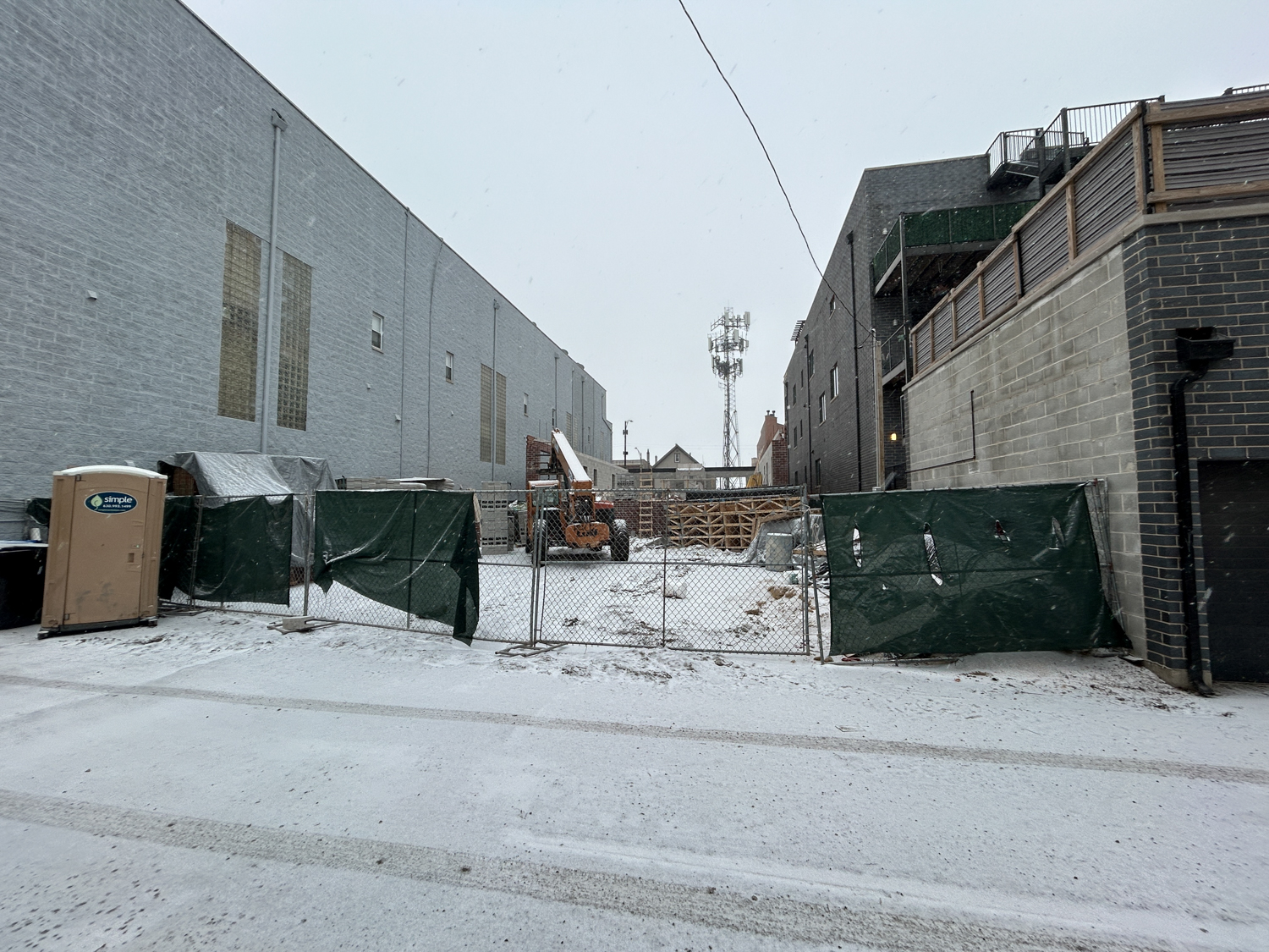 2435 North Clybourn Avenue construction