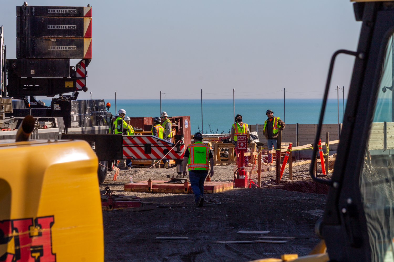 Shedd Aquarium tower crane assembly