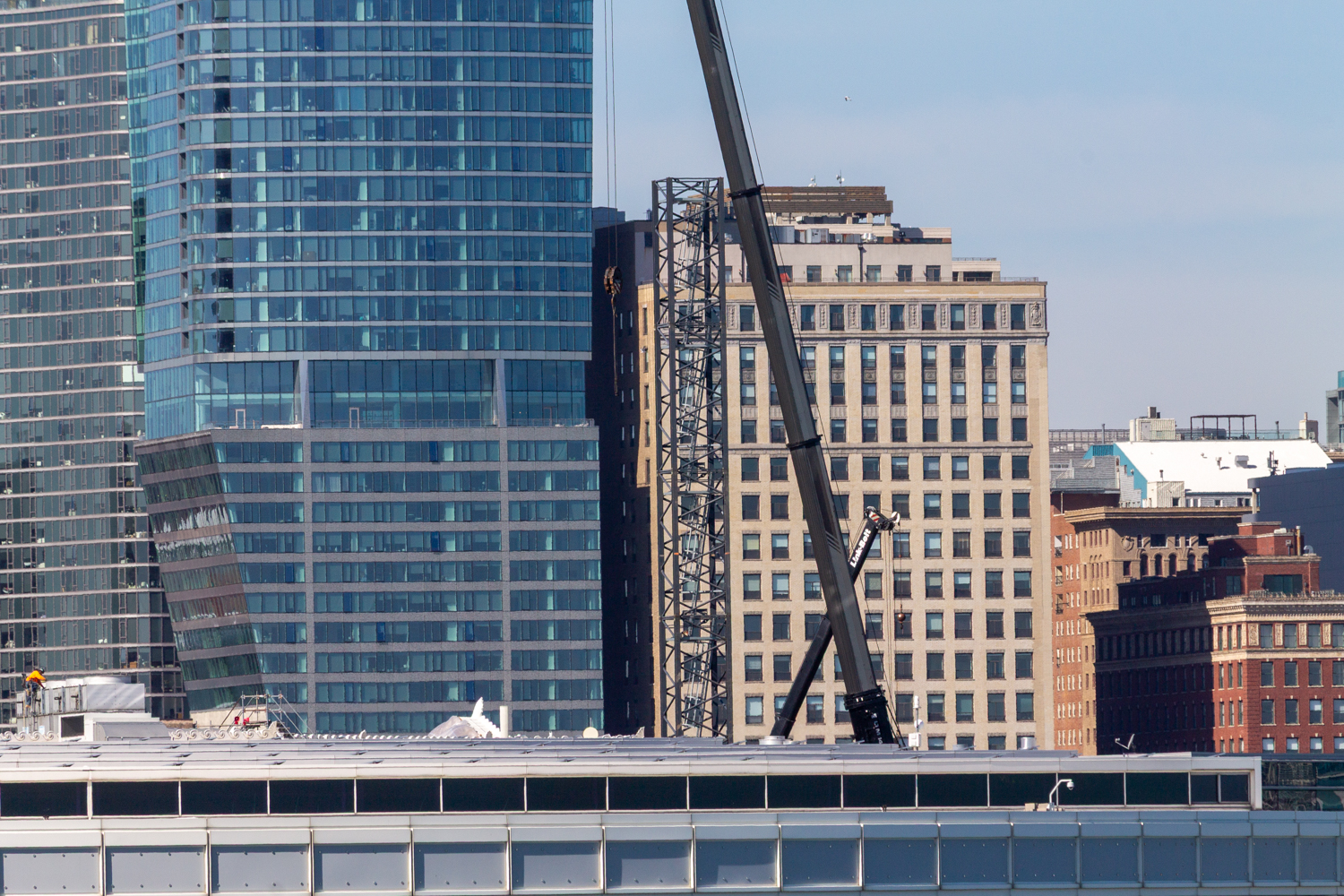 Shedd Aquarium tower crane assembly