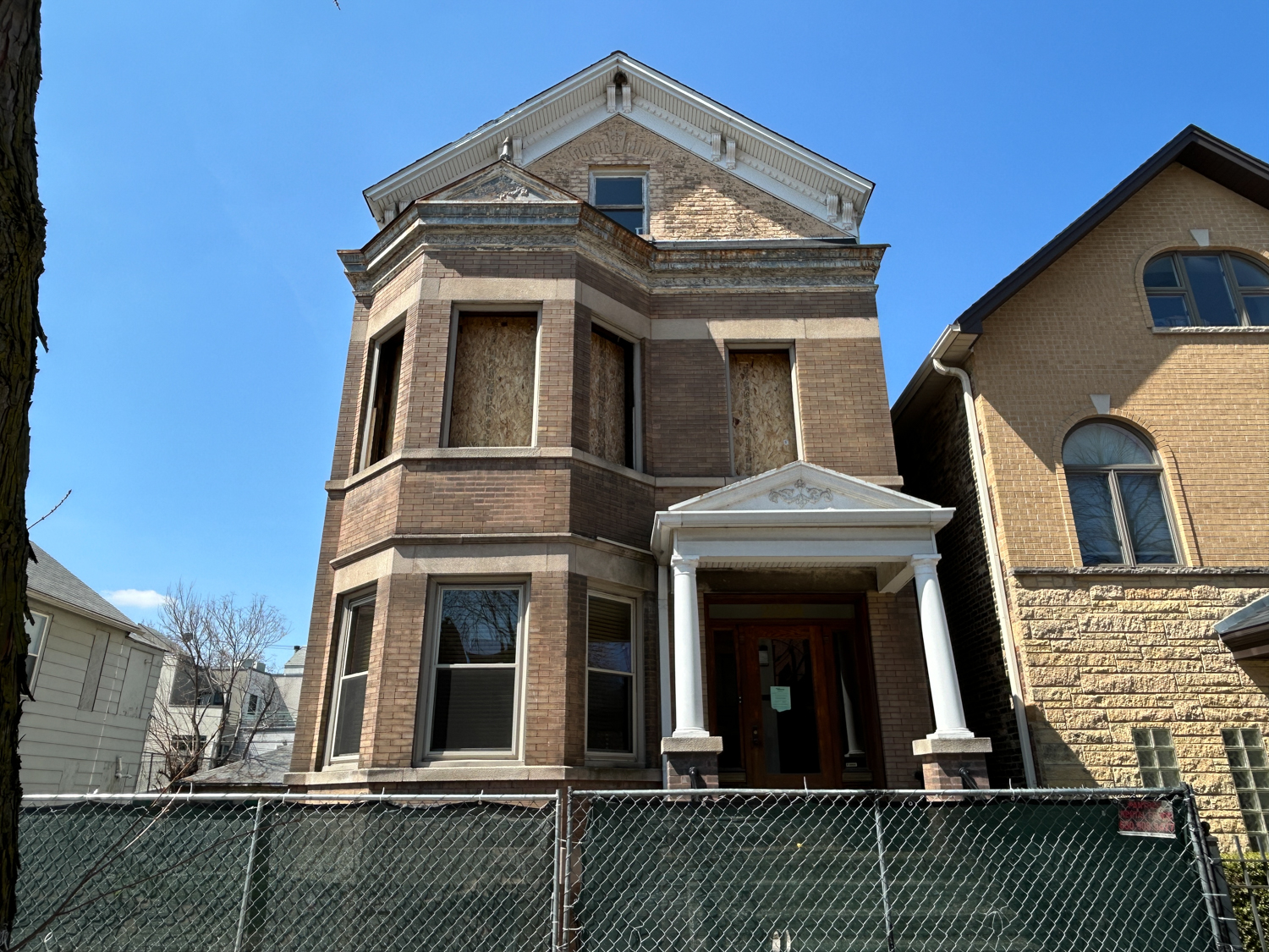 2228 North Southport Avenue
