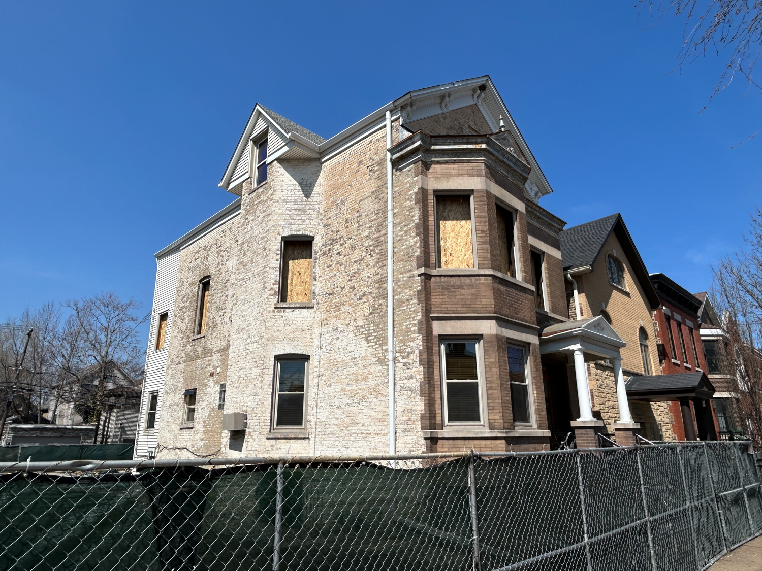 2228 North Southport Avenue