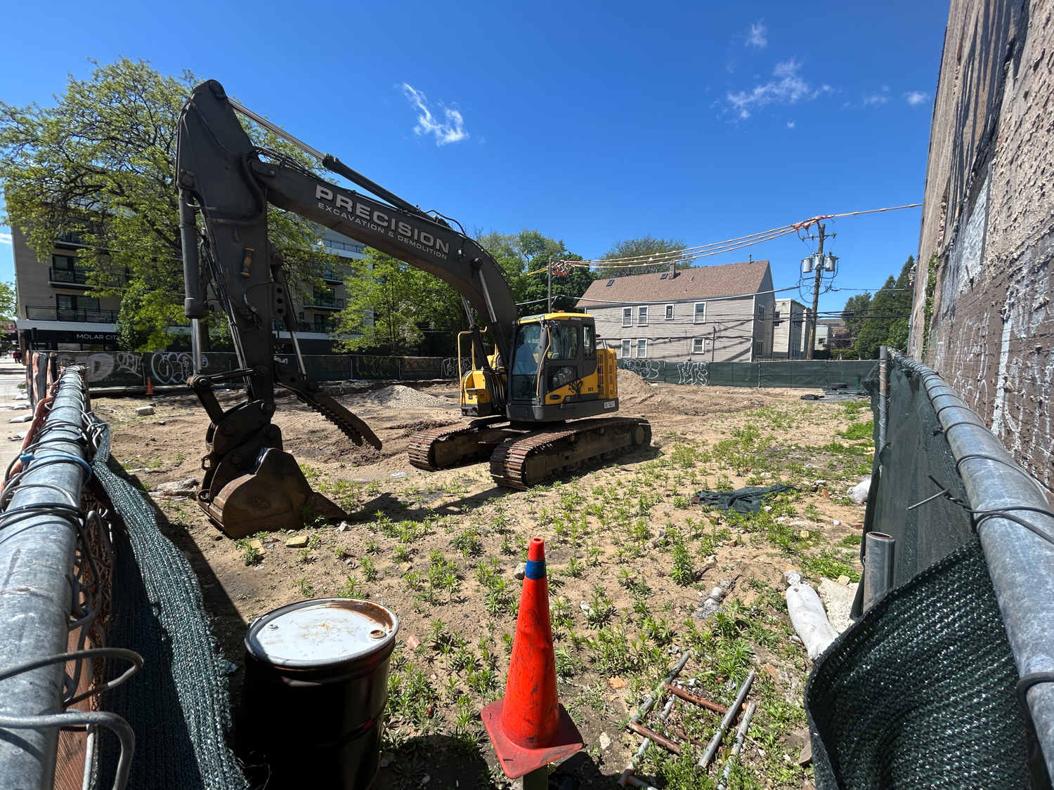 2406 West Eastwood Avenue caissons permitted