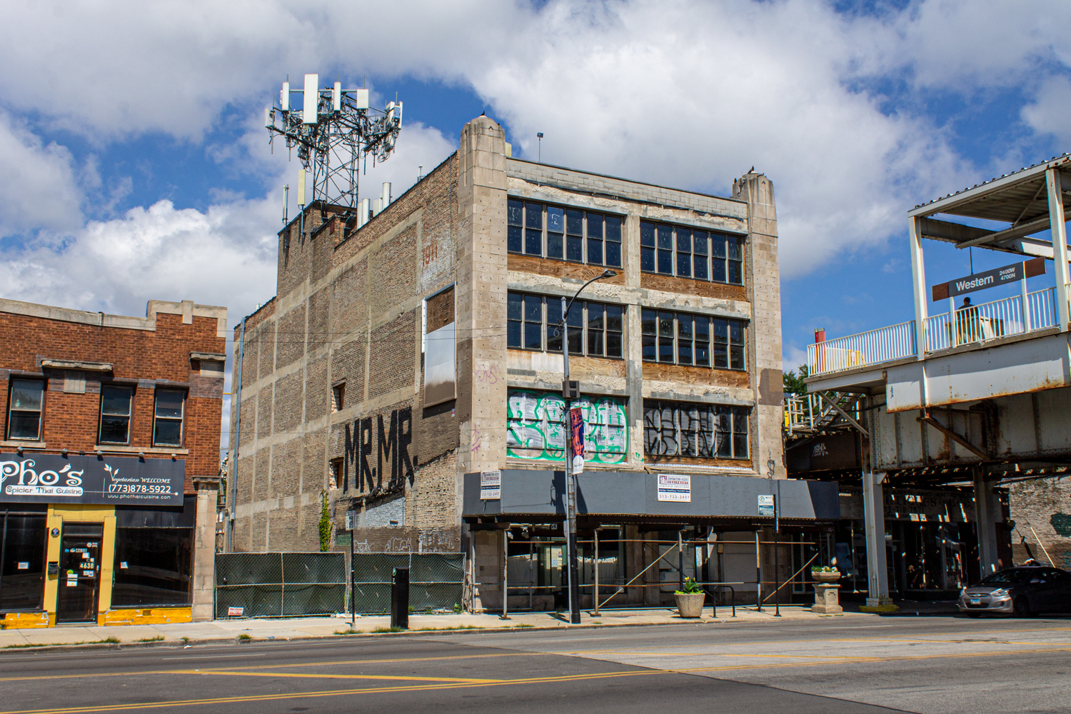 2406 West Eastwood Avenue caissons permitted