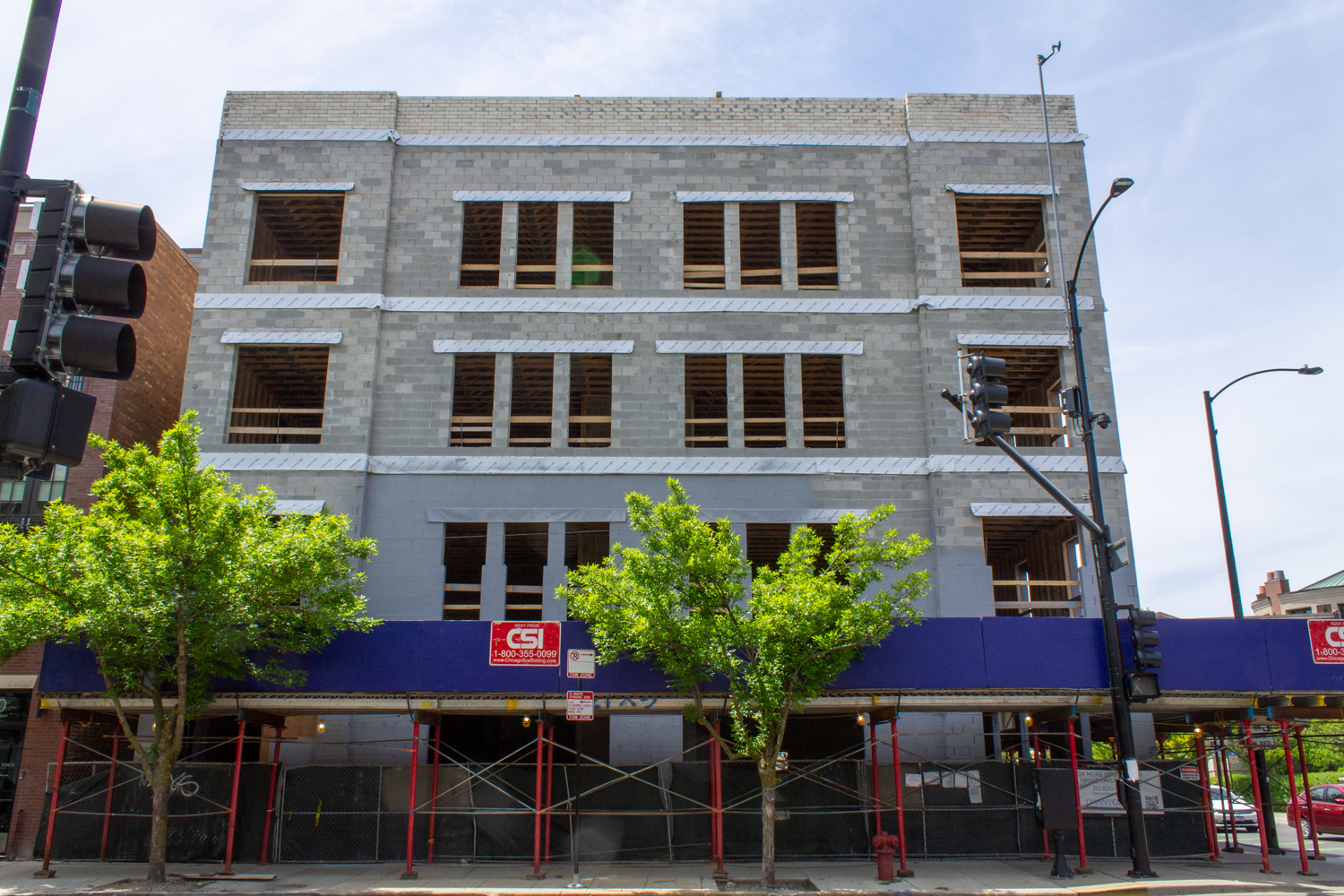 405 West Armitage Avenue topped out in Old Town