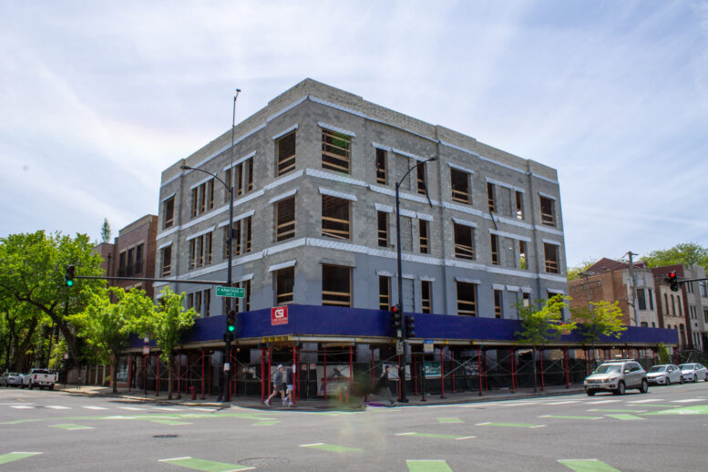 405 West Armitage Avenue topped out in Old Town