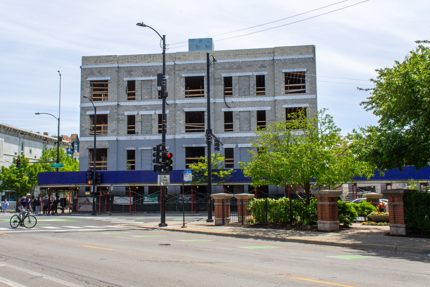 405 West Armitage Avenue topped out in Old Town