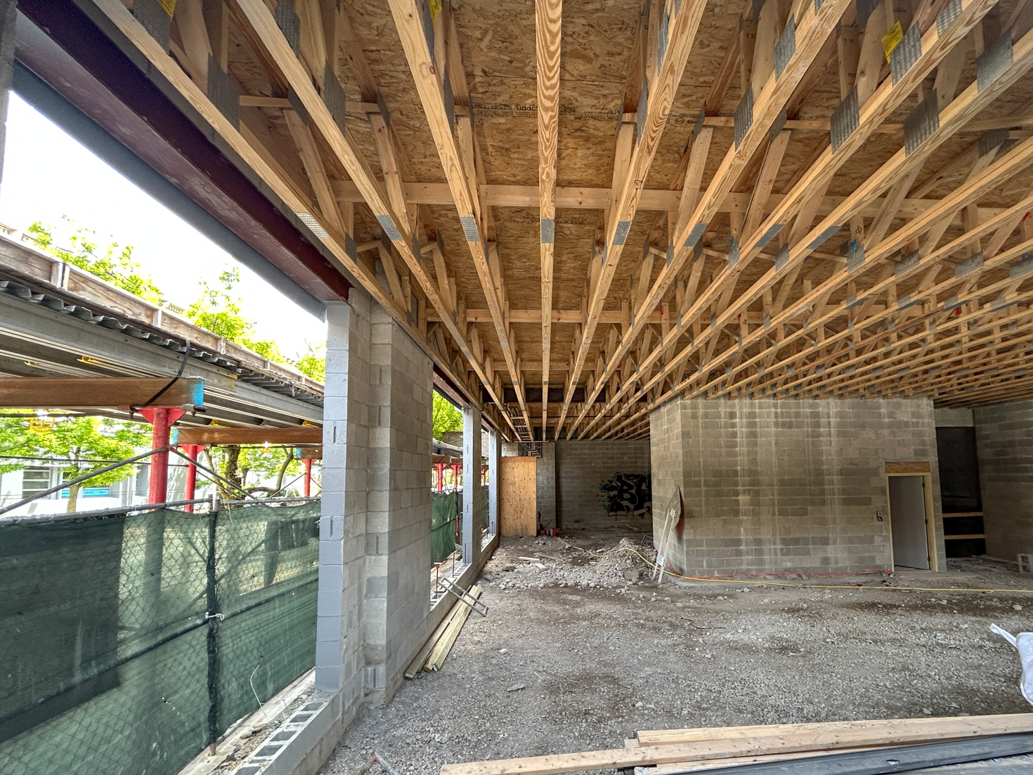405 West Armitage Avenue topped out in Old Town