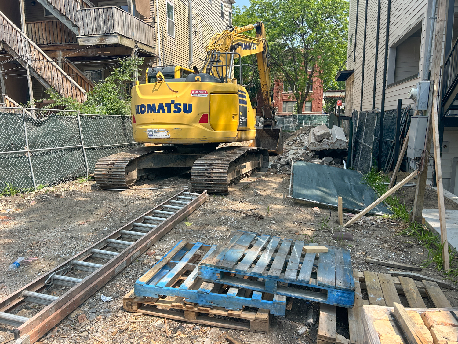 1447 West Roscoe Street construction permitted