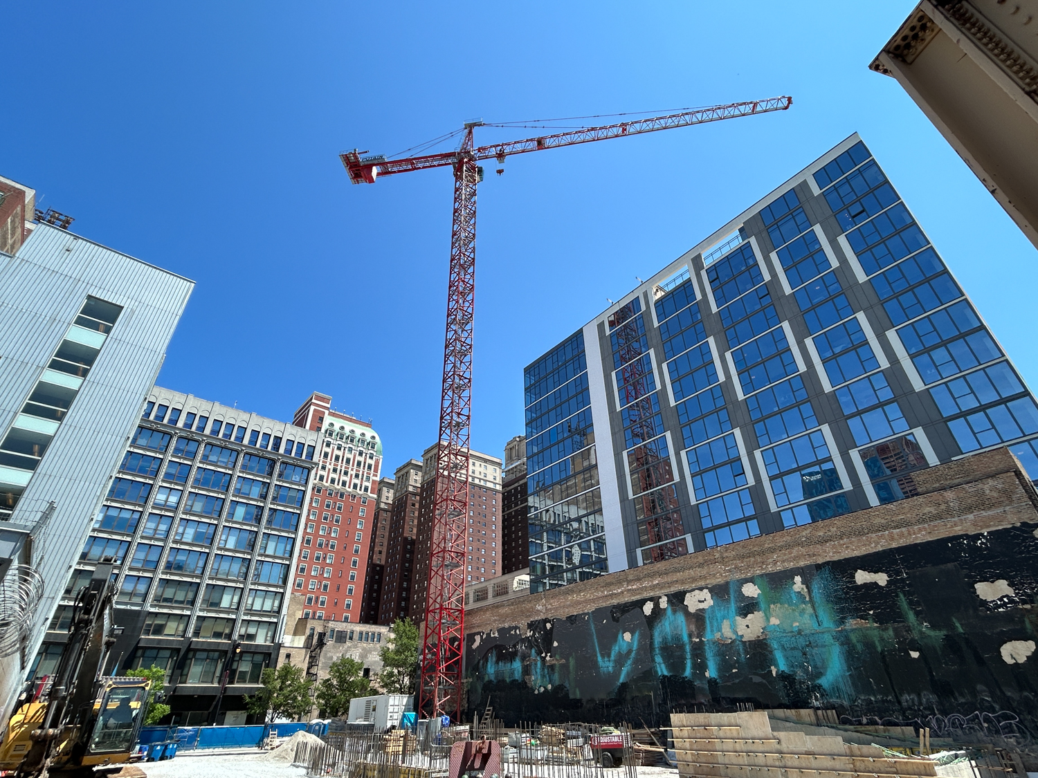 626 South Wabash erects tower crane