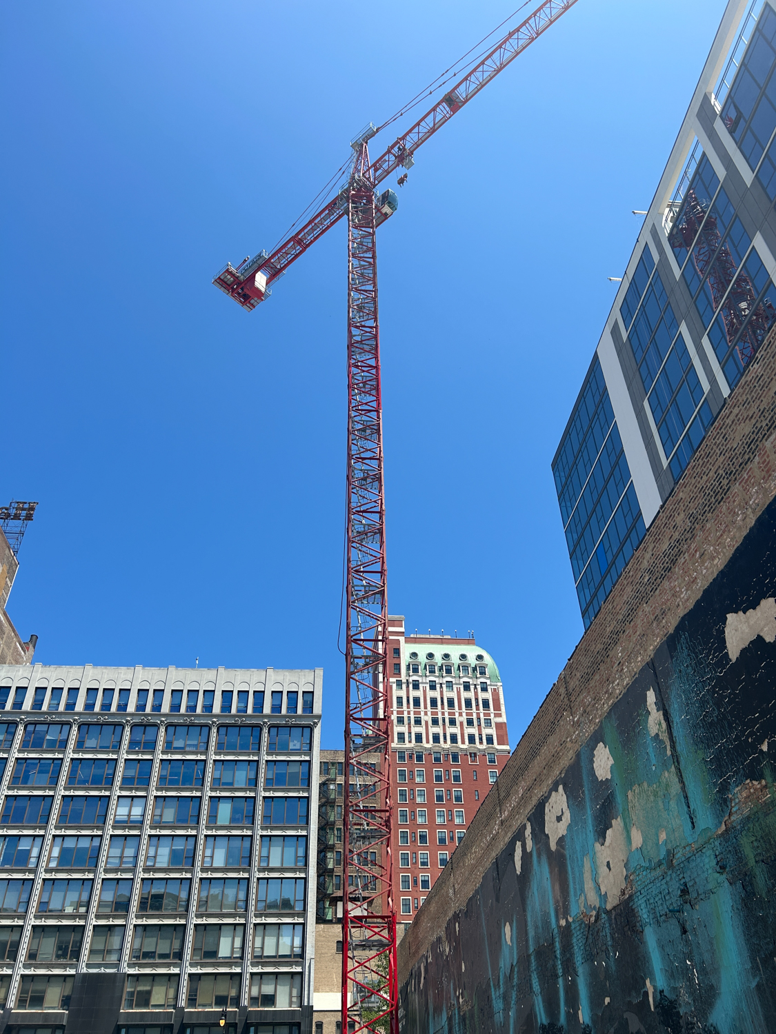 626 South Wabash erects tower crane