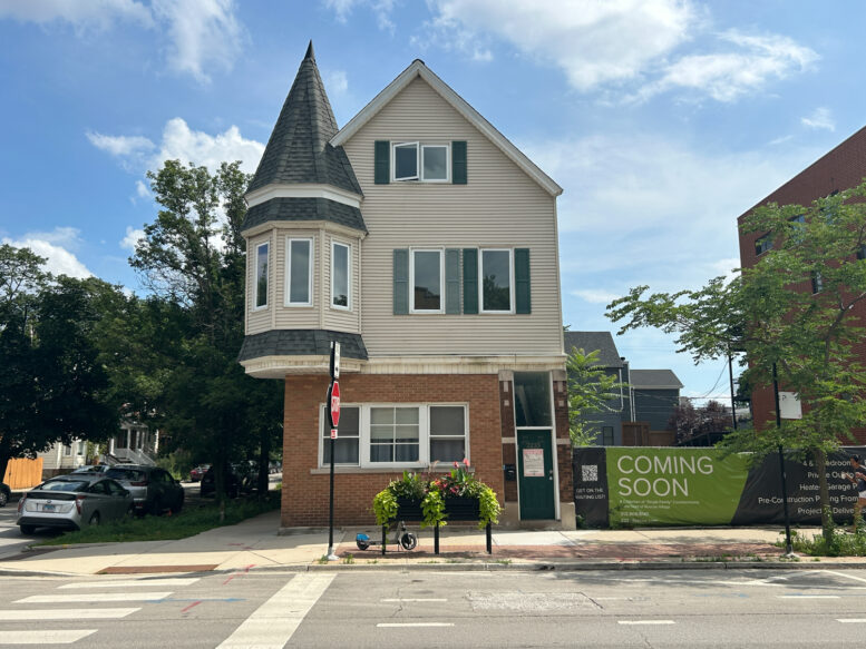 2233 West Roscoe demolition permitted for 2237 Roscoe