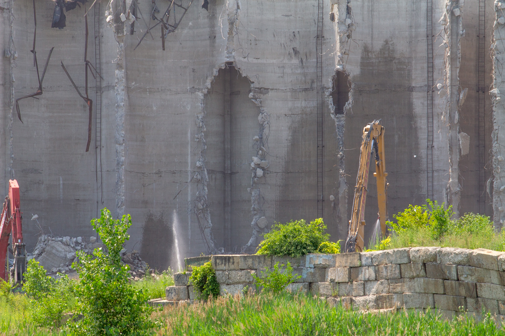 Damen Silos demolition, July 29, 2025