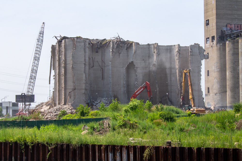 Damen Silos demolition, July 29, 2025