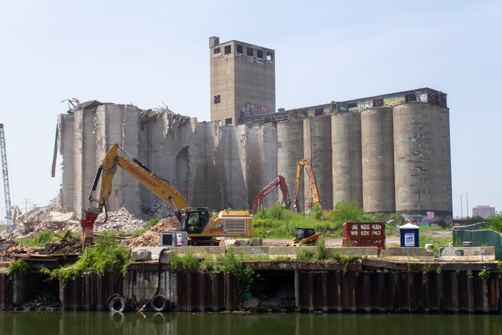 Damen Silos demolition, July 29, 2025