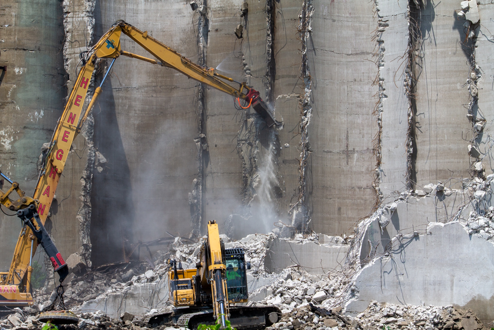 Damen Silos demolition, July 29, 2025