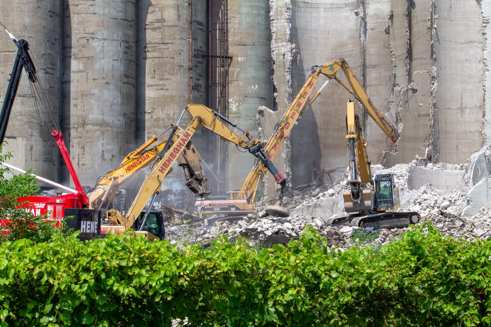 Damen Silos demolition, July 29, 2025