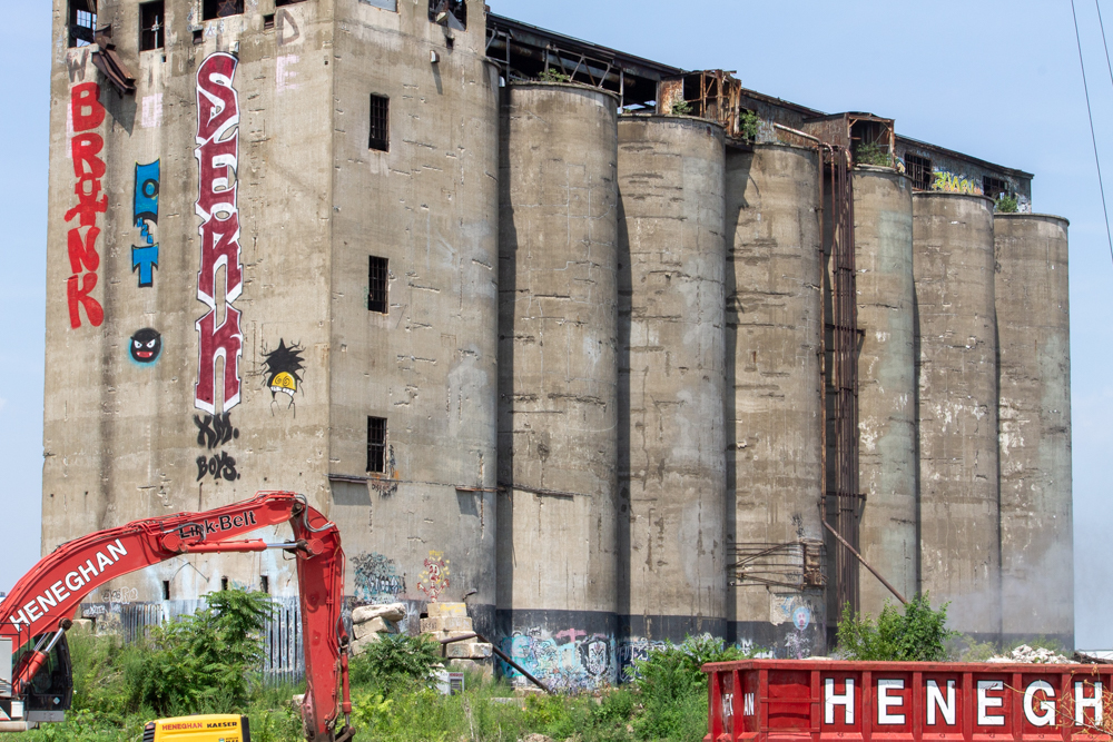 Damen Silos demolition, July 29, 2025